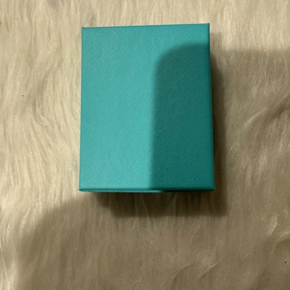 Stunning 18 K Garnet Like Oval Stone Cross Necklace - Picture 7 of 7